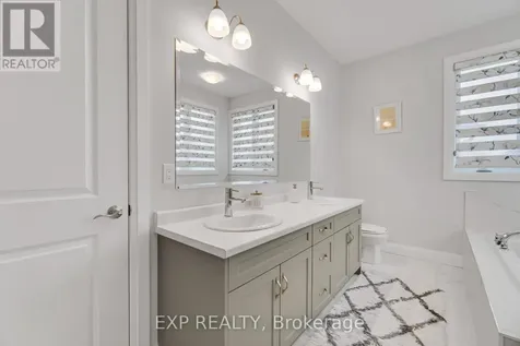 923 Stonecliffe Walk Kitchener ON N2P 0K5