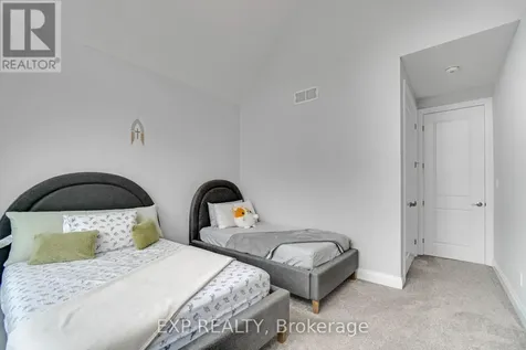 923 Stonecliffe Walk Kitchener ON N2P 0K5