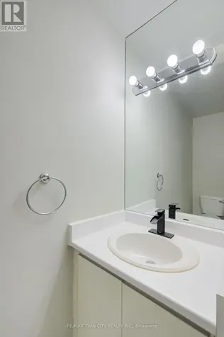 417 Keats Way Waterloo ON N2L 5S7