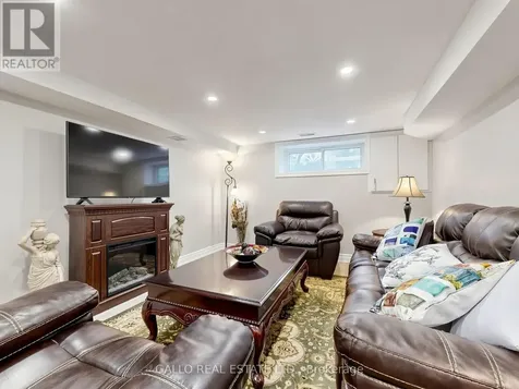 36 Elmvale Boulevard Whitchurch-stouffville ON L4A 2Y3