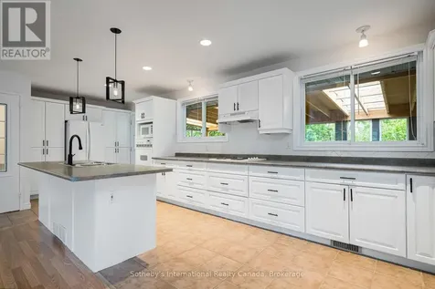 7 Whipps Court Collingwood ON L9Y 4B7