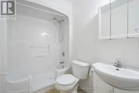 7 Whipps Court Collingwood ON L9Y 4B7