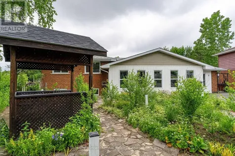 7 Whipps Court Collingwood ON L9Y 4B7