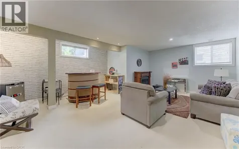 725 Zurich Drive Waterloo ON N2V 2V4