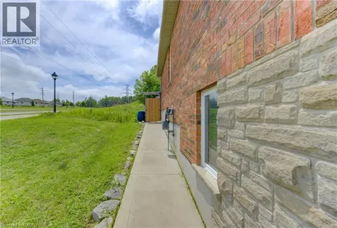 725 Zurich Drive Waterloo ON N2V 2V4