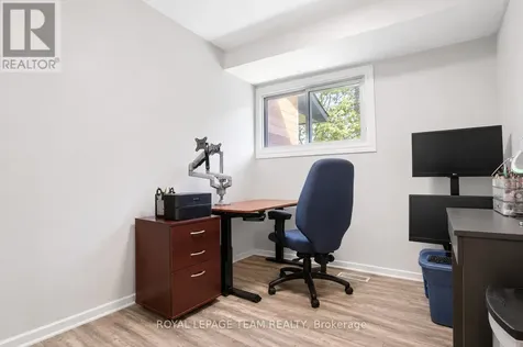 19 Mcclintock Way Ottawa ON K2L 2A3