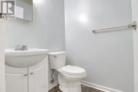 19 Mcclintock Way Ottawa ON K2L 2A3