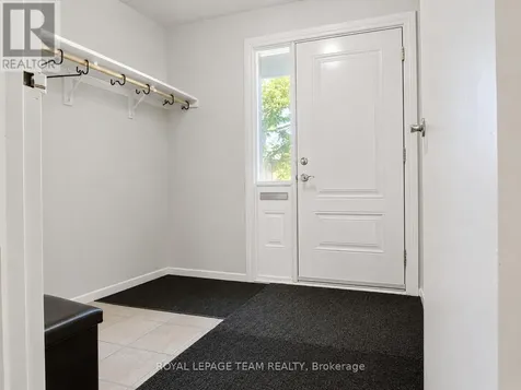 19 Mcclintock Way Ottawa ON K2L 2A3