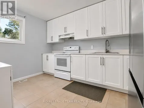 19 Mcclintock Way Ottawa ON K2L 2A3