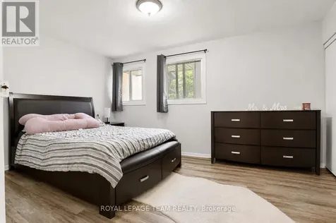 19 Mcclintock Way Ottawa ON K2L 2A3