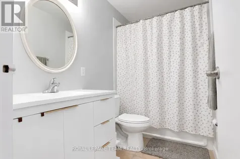19 Mcclintock Way Ottawa ON K2L 2A3