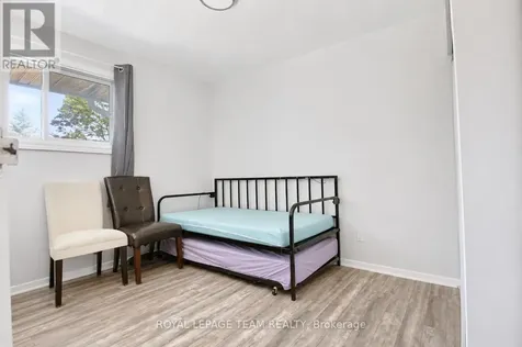 19 Mcclintock Way Ottawa ON K2L 2A3