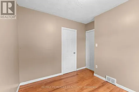 626 Stafford Street Laurentian Valley ON K8A 6T8