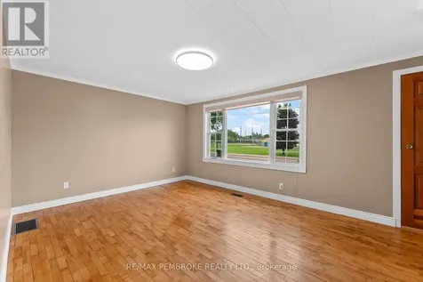 626 Stafford Street Laurentian Valley ON K8A 6T8