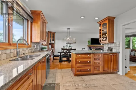 1166 Whitmore Avenue Ottawa ON K2C 2N8