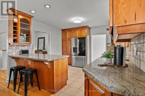 1166 Whitmore Avenue Ottawa ON K2C 2N8