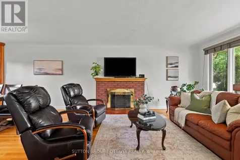 1166 Whitmore Avenue Ottawa ON K2C 2N8