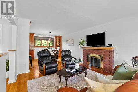 1166 Whitmore Avenue Ottawa ON K2C 2N8