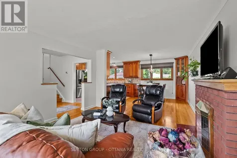 1166 Whitmore Avenue Ottawa ON K2C 2N8