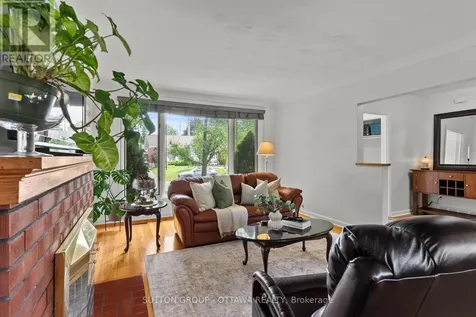 1166 Whitmore Avenue Ottawa ON K2C 2N8