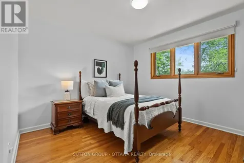 1166 Whitmore Avenue Ottawa ON K2C 2N8