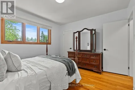 1166 Whitmore Avenue Ottawa ON K2C 2N8