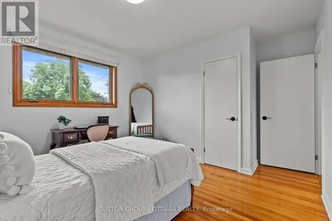 1166 Whitmore Avenue Ottawa ON K2C 2N8