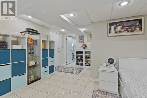 1166 Whitmore Avenue Ottawa ON K2C 2N8