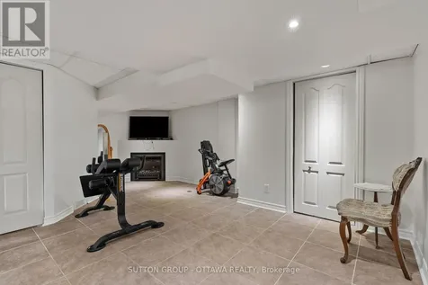 1166 Whitmore Avenue Ottawa ON K2C 2N8
