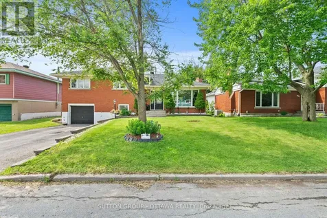 1166 Whitmore Avenue Ottawa ON K2C 2N8