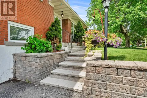 1166 Whitmore Avenue Ottawa ON K2C 2N8