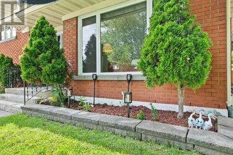 1166 Whitmore Avenue Ottawa ON K2C 2N8