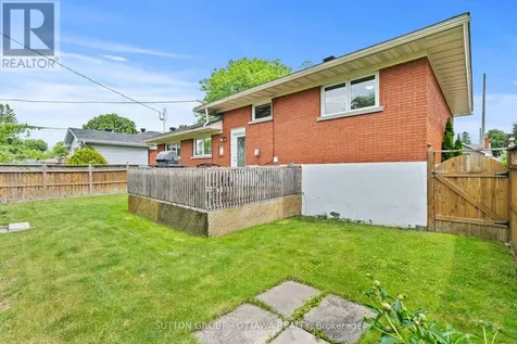 1166 Whitmore Avenue Ottawa ON K2C 2N8