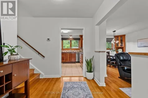 1166 Whitmore Avenue Ottawa ON K2C 2N8