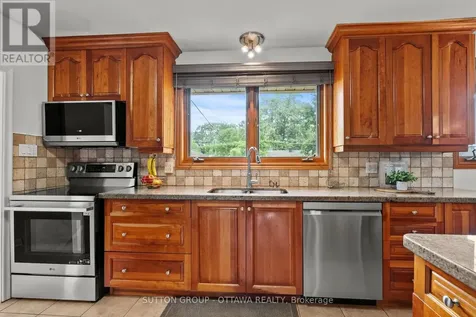 1166 Whitmore Avenue Ottawa ON K2C 2N8