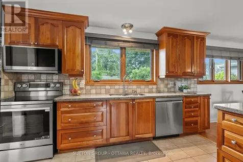 1166 Whitmore Avenue Ottawa ON K2C 2N8