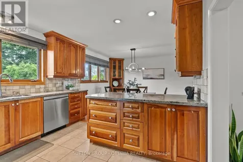 1166 Whitmore Avenue Ottawa ON K2C 2N8