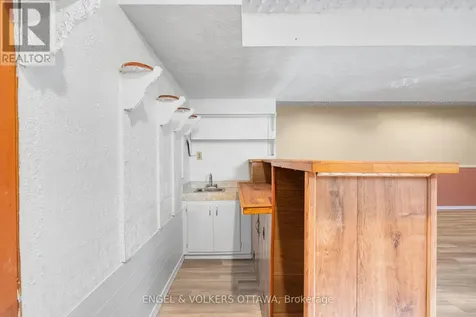 1402 Kilborn Avenue Ottawa ON K1H 6L8