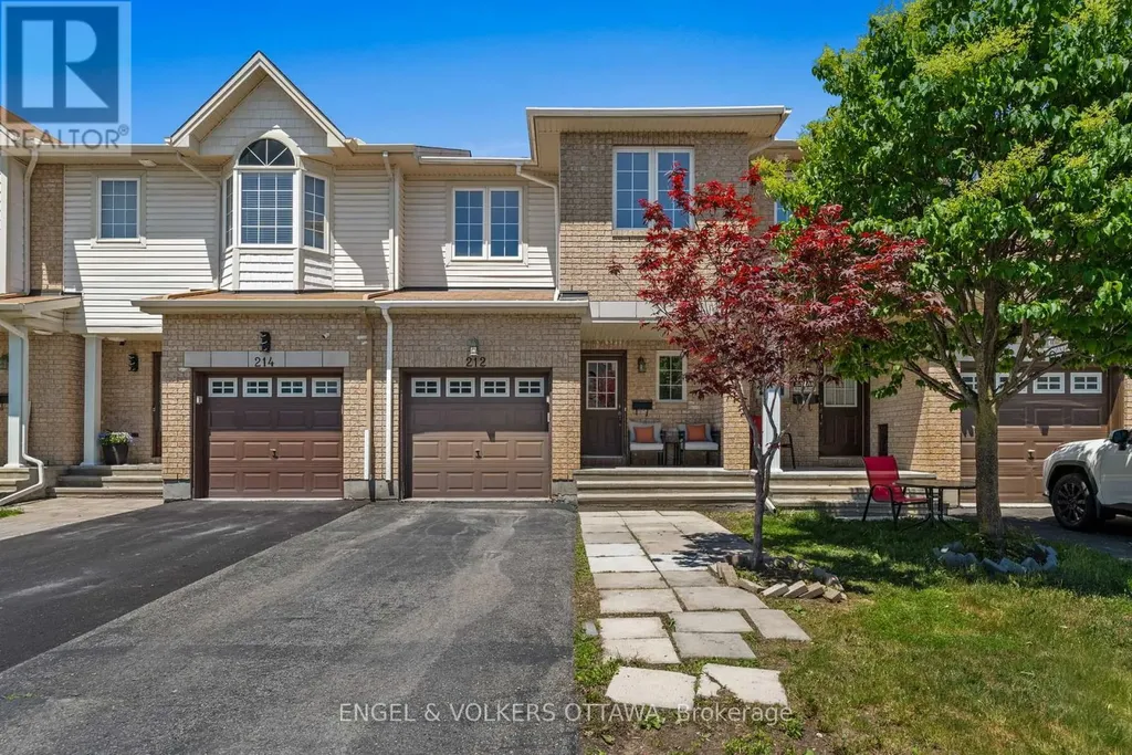 212 Macoun Circle Ottawa ON K1T 0H9
