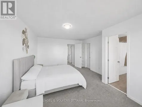 212 Macoun Circle Ottawa ON K1T 0H9