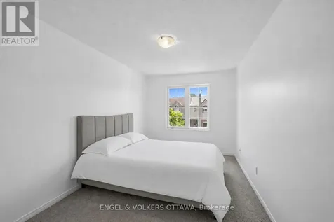 212 Macoun Circle Ottawa ON K1T 0H9