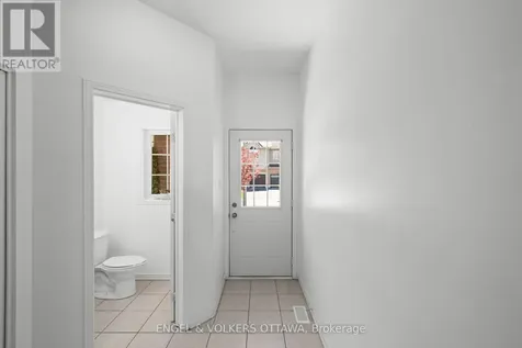 212 Macoun Circle Ottawa ON K1T 0H9