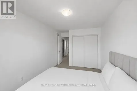 212 Macoun Circle Ottawa ON K1T 0H9