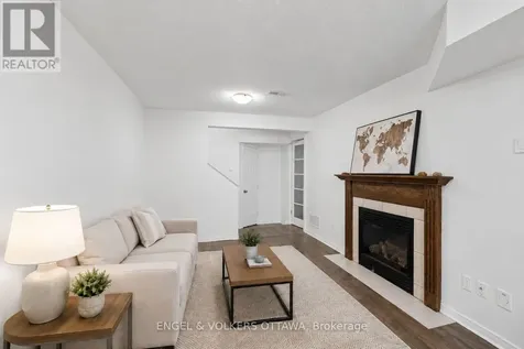 212 Macoun Circle Ottawa ON K1T 0H9