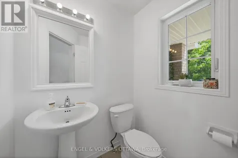 212 Macoun Circle Ottawa ON K1T 0H9