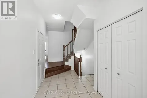 212 Macoun Circle Ottawa ON K1T 0H9