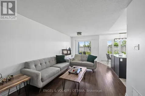 212 Macoun Circle Ottawa ON K1T 0H9