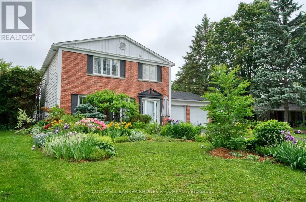 1666 Amberdale Crescent Ottawa ON K1H 7B3