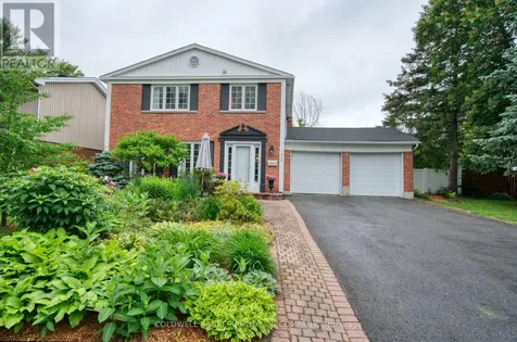 1666 Amberdale Crescent Ottawa ON K1H 7B3