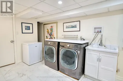 1666 Amberdale Crescent Ottawa ON K1H 7B3